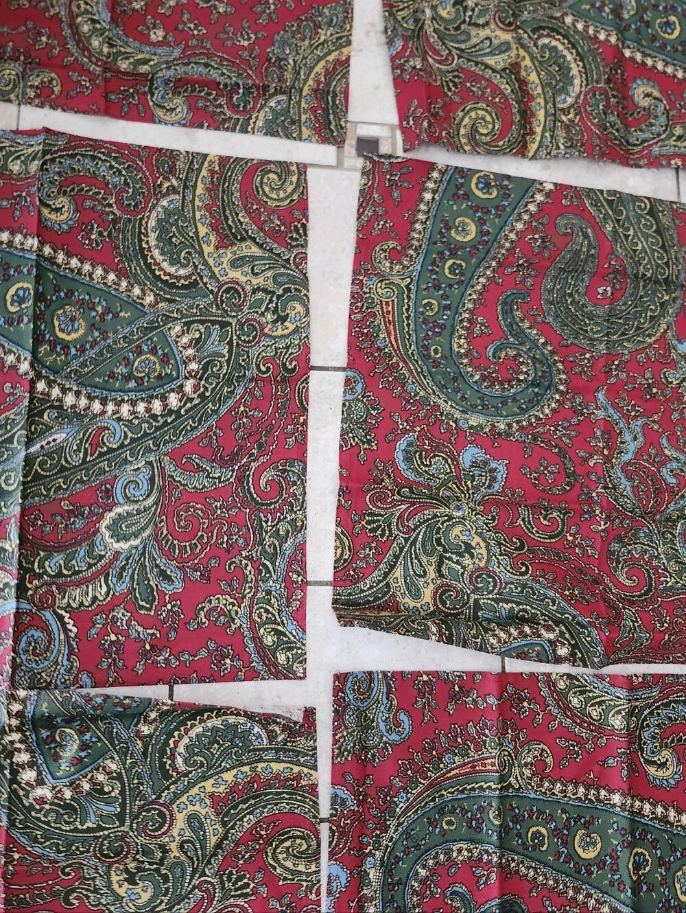 Lauren Ralph Lauren Bridgette Paisley Linen Tablecloth & 8 Matching Linens Set